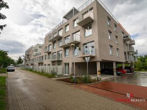Pronájem bytu 1+kk, Praha - Hostavice, Českobrodská, 35 m2