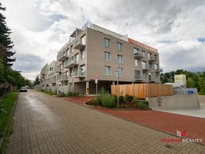 Pronájem bytu 1+kk, Praha - Hostavice, Českobrodská, 35 m2