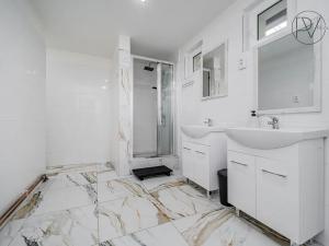Prodej ubytování, Řeka, 250 m2