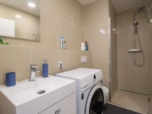 Pronájem bytu 2+kk, Praha - Vinohrady, Perucká, 42 m2