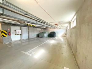 Pronájem garážového stání, Praha - Hlubočepy, Chlupáčova, 40 m2