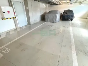 Pronájem garážového stání, Praha - Hlubočepy, Chlupáčova, 40 m2