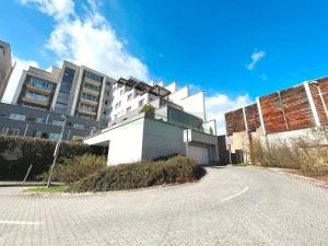 Pronájem garážového stání, Praha - Hlubočepy, Chlupáčova, 40 m2