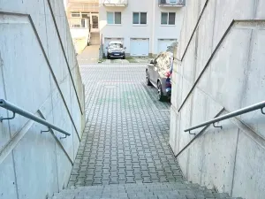 Pronájem garážového stání, Praha - Hlubočepy, Chlupáčova, 40 m2