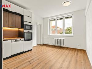 Prodej bytu 3+kk, Pardubice - Zelené Předměstí, Benešovo náměstí, 57 m2
