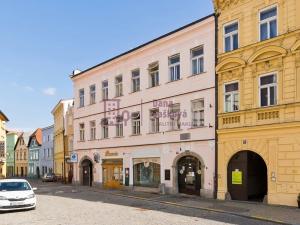 Pronájem atypického bytu, Jindřichův Hradec, nám. Míru, 50 m2