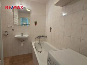 Pronájem bytu 1+kk, Klecany, V Honech, 30 m2
