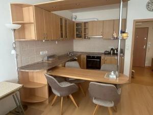 Pronájem bytu 2+kk, Praha - Střížkov, Zakšínská, 55 m2