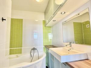 Pronájem bytu 1+kk, Praha - Stodůlky, V hůrkách, 45 m2