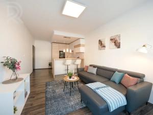 Pronájem bytu 2+kk, Praha - Dolní Měcholupy, Honzíkova, 54 m2
