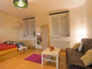 Pronájem bytu 1+kk, Praha - Záběhlice, Na lávce, 37 m2