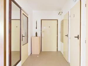 Pronájem bytu 2+1, Praha - Kobylisy, Rajmonova, 48 m2