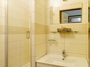 Pronájem bytu 2+1, Praha - Kobylisy, Rajmonova, 48 m2