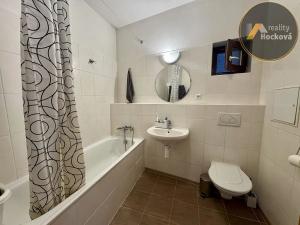 Prodej bytu 1+kk, Praha - Košíře, Pod Klamovkou, 48 m2
