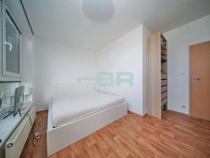 Pronájem bytu 2+kk, Praha - Vysočany, 66 m2