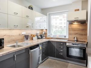 Pronájem bytu 3+kk, Praha - Dejvice, Evropská, 102 m2