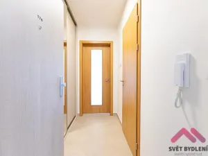 Pronájem bytu 1+kk, Praha - Háje, Sochorcova, 40 m2