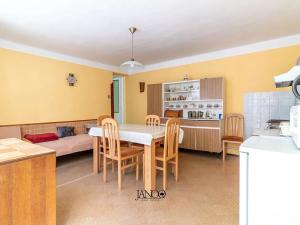 Prodej rodinného domu, Hovorany, 180 m2