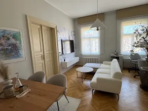 Prodej bytu 2+kk, Praha - Staré Město, U obecního dvora, 70 m2