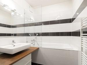Pronájem bytu 2+kk, Ostrava, Jantarová, 60 m2
