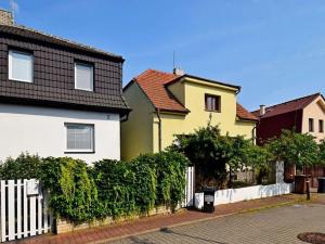 Pronájem rodinného domu, Praha - Dolní Měcholupy, V planinách, 185 m2