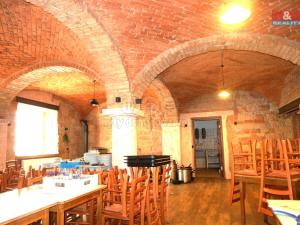 Pronájem restaurace, Miletín, náměstí K. J. Erbena, 300 m2