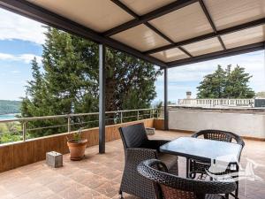 Prodej rodinného domu, Kruče, Černá Hora, 210 m2
