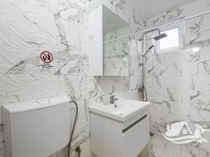 Prodej rodinného domu, Kruče, Černá Hora, 210 m2