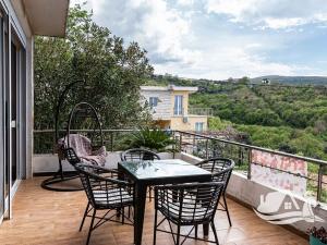 Prodej rodinného domu, Kruče, Černá Hora, 210 m2