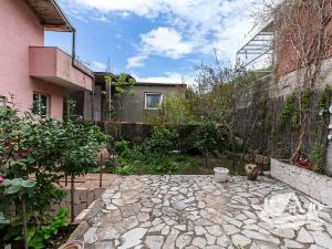 Prodej rodinného domu, Kruče, Černá Hora, 210 m2