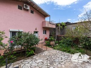 Prodej rodinného domu, Kruče, Černá Hora, 210 m2