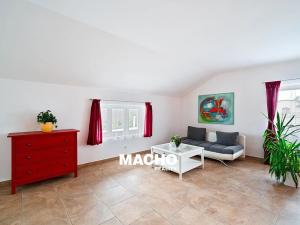 Prodej rodinného domu, Kostelec u Křížků, 353 m2