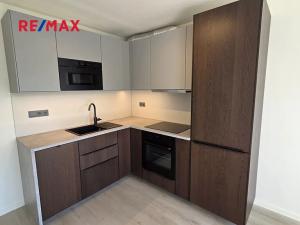 Pronájem bytu 2+kk, Praha - Karlín, Nekvasilova, 40 m2