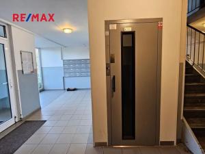 Pronájem bytu 2+kk, Praha - Karlín, Nekvasilova, 40 m2