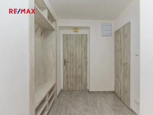 Pronájem bytu 3+1, Praha - Zbraslav, Nezvalova, 56 m2