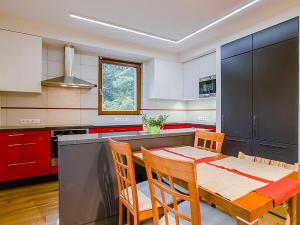 Pronájem rodinného domu, Praha - Suchdol, U myslivny, 182 m2