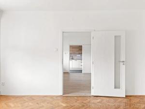 Pronájem bytu 2+1, Praha - Žižkov, Biskupcova, 59 m2