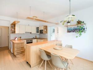 Pronájem bytu 2+kk, Praha - Nusle, Na Jezerce, 53 m2