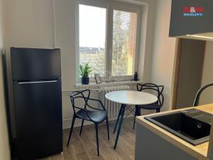 Pronájem bytu 1+1, Pardubice - Zelené Předměstí, Benešovo náměstí, 39 m2