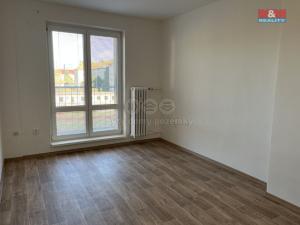 Pronájem bytu 1+1, Pardubice - Zelené Předměstí, Benešovo náměstí, 39 m2