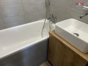 Pronájem bytu 1+1, Pardubice - Zelené Předměstí, Benešovo náměstí, 39 m2