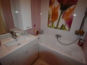 Prodej bytu 2+kk, Karlovy Vary, Šmeralova, 44 m2