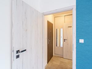 Pronájem bytu 1+kk, Praha - Prosek, Veltruská, 33 m2