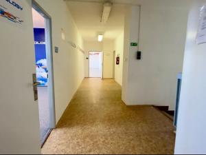 Prodej skladu, Hradec Králové, Kovová, 982 m2