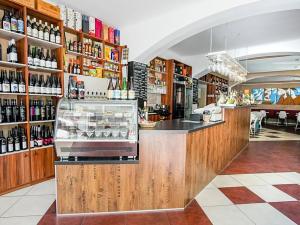 Prodej restaurace, Praha - Smíchov, Zborovská, 156 m2
