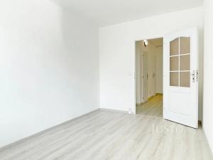 Pronájem bytu 3+1, Praha - Kobylisy, Akátová, 62 m2