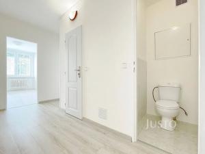 Pronájem bytu 3+1, Praha - Kobylisy, Akátová, 62 m2
