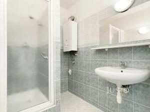 Pronájem bytu 3+1, Praha - Kobylisy, Akátová, 62 m2