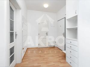 Pronájem bytu 2+kk, Praha - Břevnov, Slavníkova, 58 m2