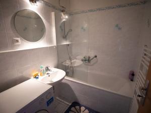 Pronájem bytu 1+kk, Karlovy Vary, Nejdlova, 36 m2